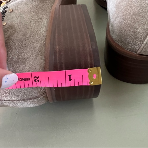 Latigo Anthropologie Tan Suede Studded Low Boots Size 9 1/2 US - Picture 8 of 9